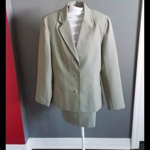 Tan skirtsuit